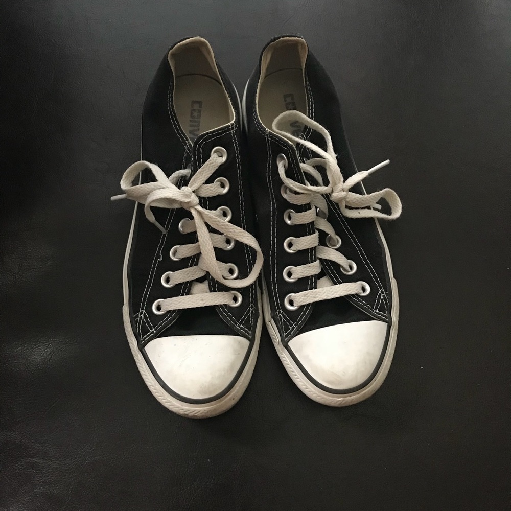 Black converse size 6.5 women’s (4.5 men’s)